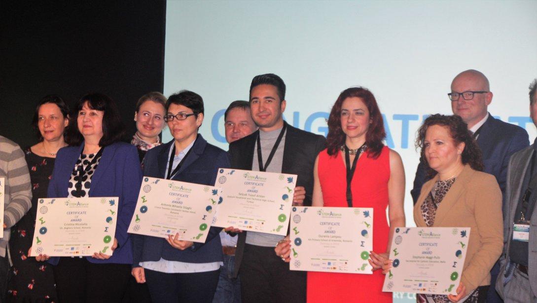 STEMde Çeşitlilik (Diversity in STEM) temalı yarışmadan Selçuk Yusuf ARSLANa ödül 